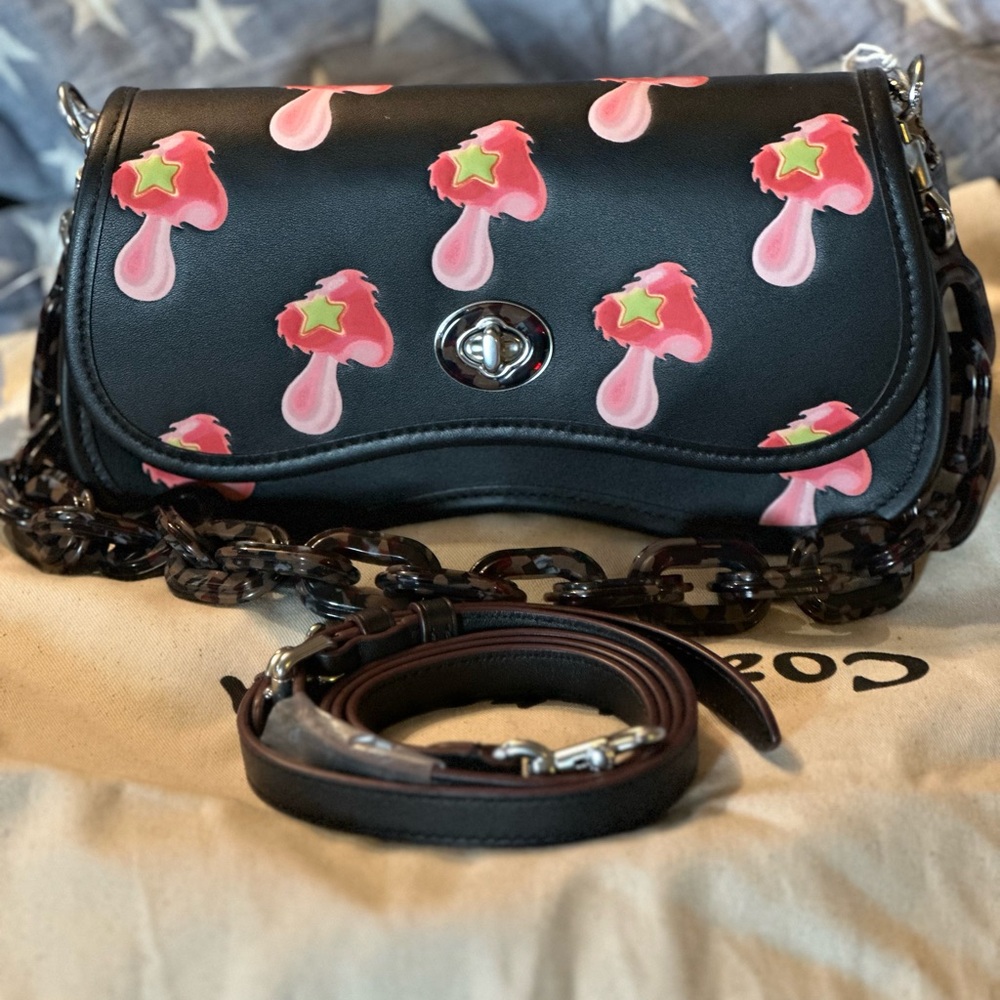 CoachTopia wavy dinky pink mushroom